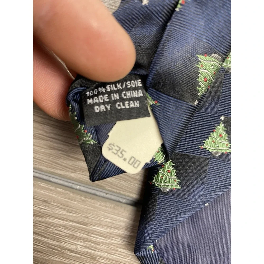 Izod Men's 100% Silk‎ All Over Christmas Tree Pattern Neck Tie Blue New